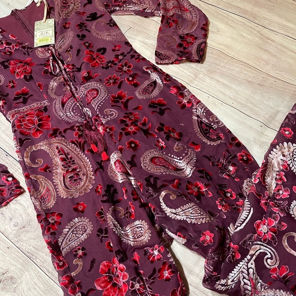 Chelsea & Violet paisley jumpsuit SZ medium NWT - Picture 2 of 5